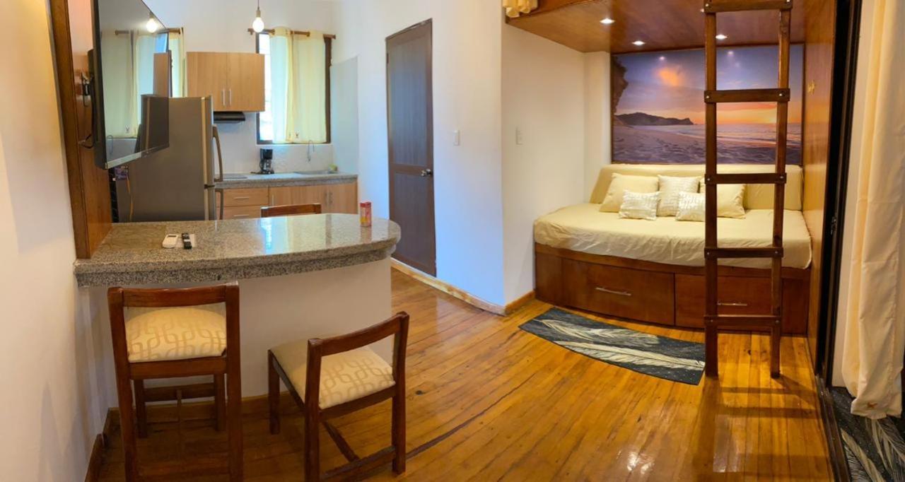 Haus Quentin Hotel Puerto López Eksteriør billede