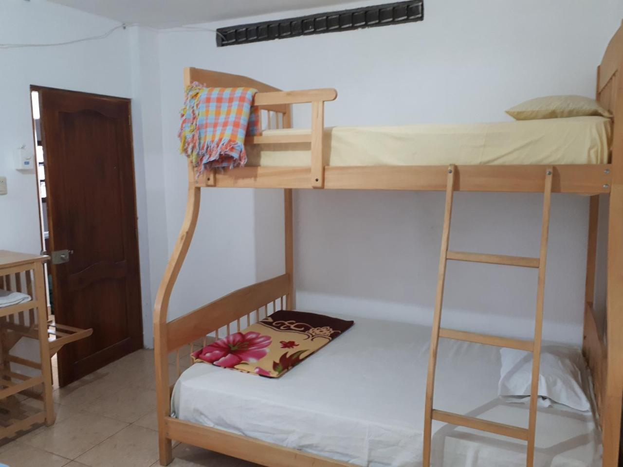 Haus Quentin Hotel Puerto López Eksteriør billede