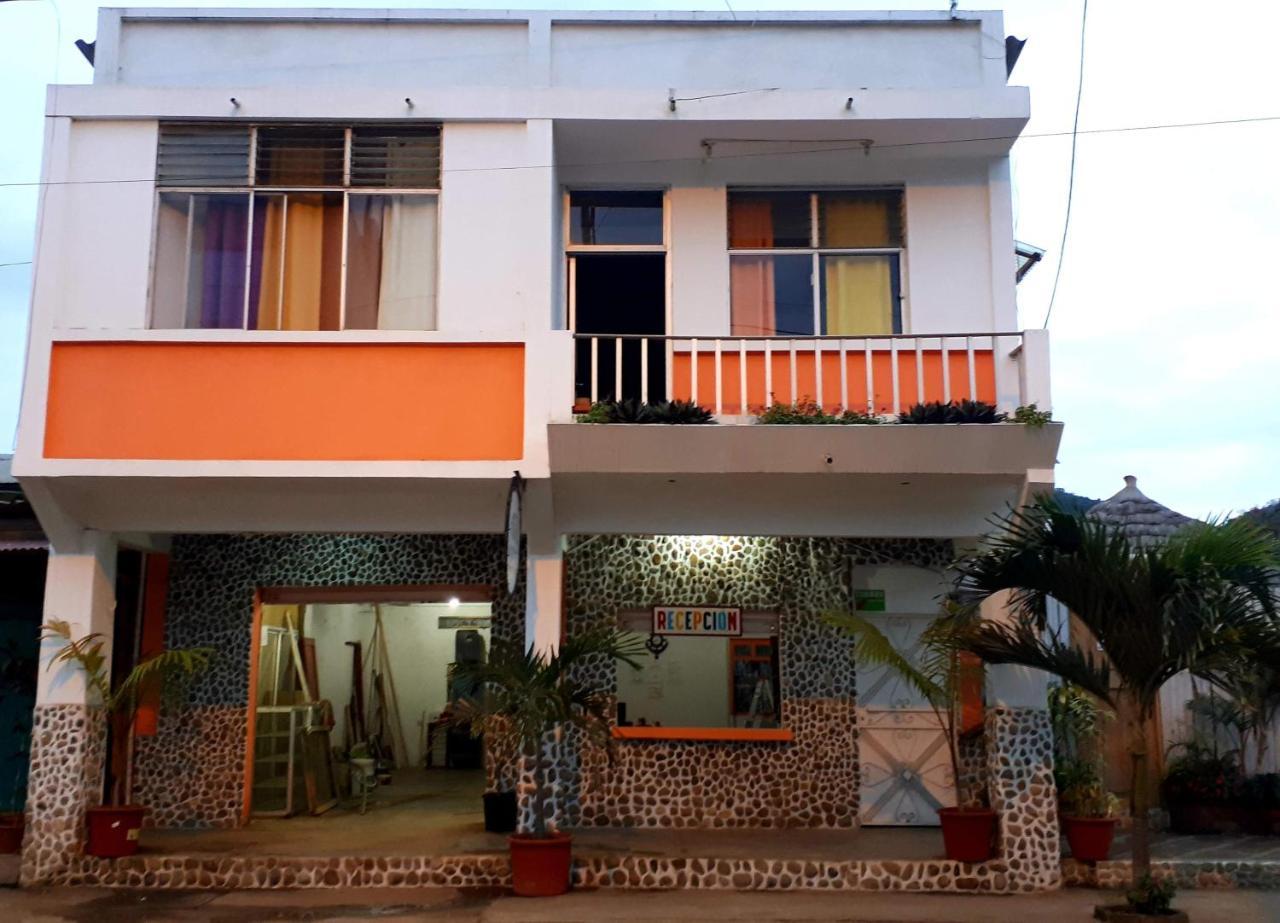 Haus Quentin Hotel Puerto López Eksteriør billede